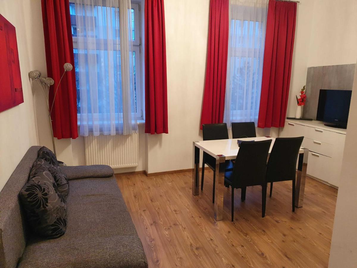 Apartment Vibrant Red I Contactless Check-in Wien